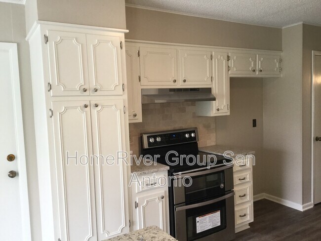 Building Photo - 3518 Pinebluff Dr