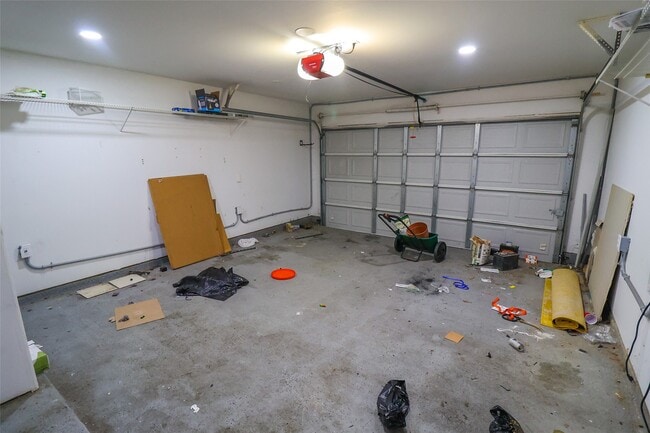 Building Photo - 1023 Aster Rd