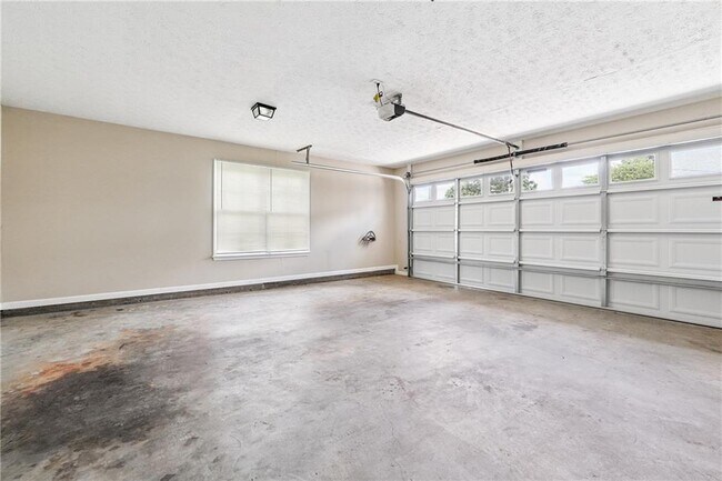 Building Photo - 1425 Shamrock Hill Cir