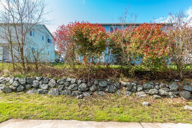 Building Photo - 1245-1431 NW Falls Creek Lp