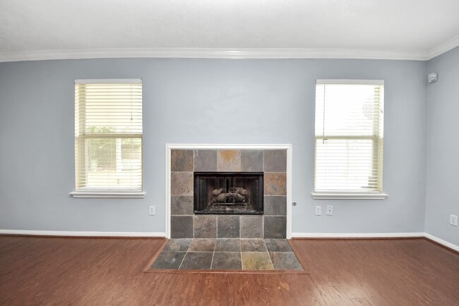 Building Photo - 7238 Foxshadows Ln