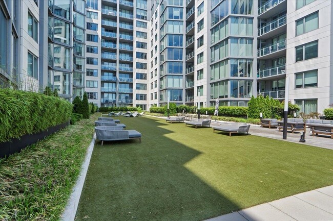 Building Photo - 9 Ave at Port Imperial