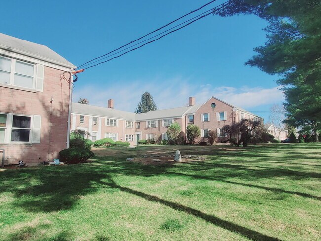 Building Photo - 1068 E Main St