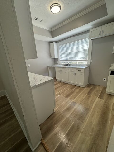 Building Photo - 3778 Log Cabin Dr