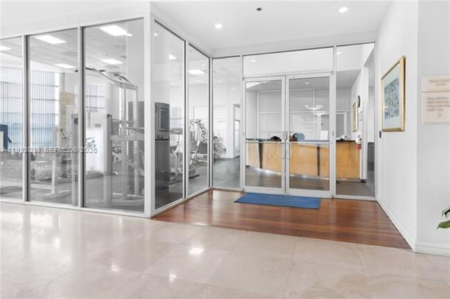 Building Photo - 5161 Collins Ave