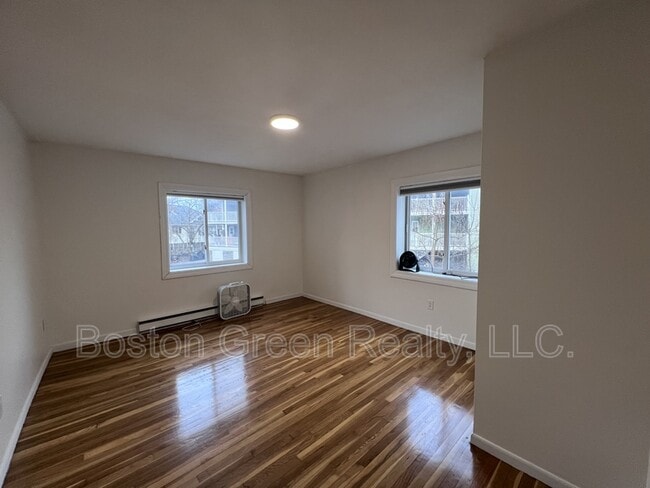 Building Photo - 50 Seymour St