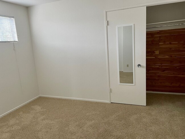 Building Photo - Three Bedroom Turnpike Home/Foothill Schoo...