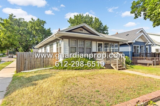 Building Photo - House Available August 1, HW Floors & Buil...