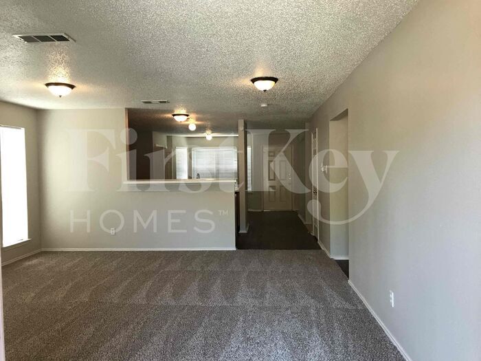 Building Photo - 5704 Creekhollow Dr