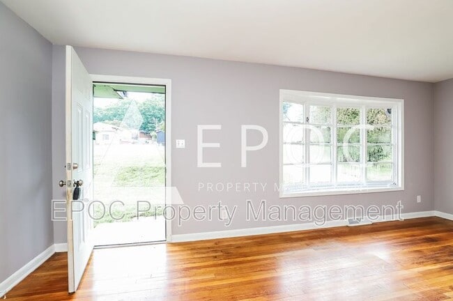 Building Photo - 204 Cassell St