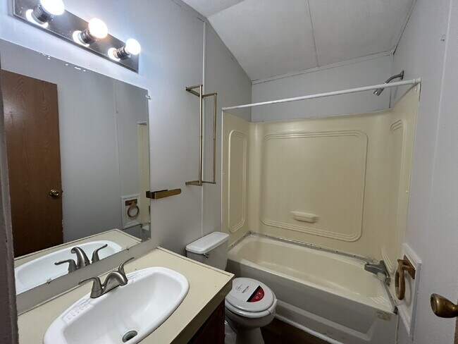 Building Photo - Mobile Home For Rent