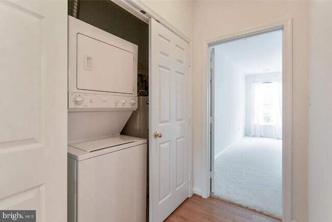 Building Photo - 1300 Windleaf Dr