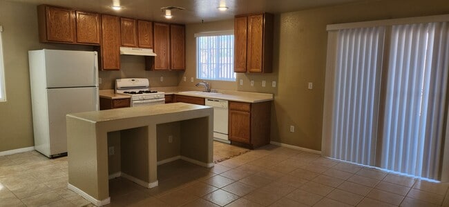 Building Photo - Condo in Gated Genevieve Court