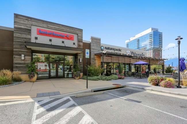 Building Photo - Luxury 2BD/2BA in The Gallery - Across fro...