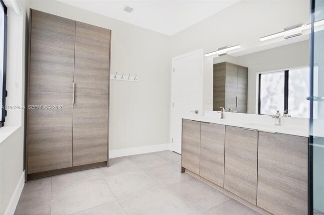 Building Photo - 1744 SW 22nd Terrace