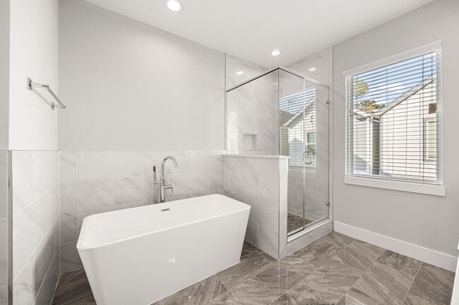 Building Photo - 622 Janisch Rd