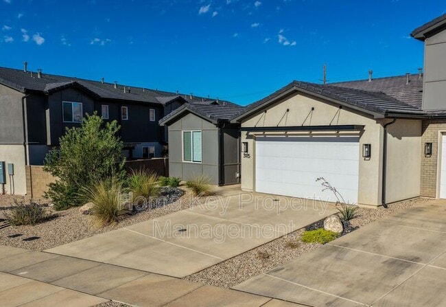 Building Photo - 3915 Razor Dr
