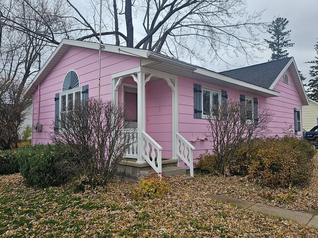 Building Photo - 1 bed 1 bath single family home in Wiscons...