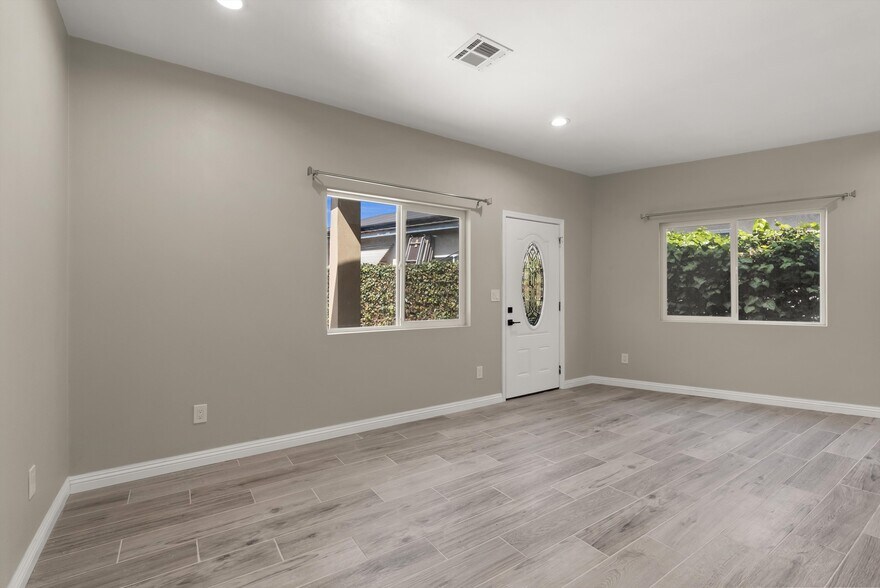 Building Photo - 10508 Mattock Ave