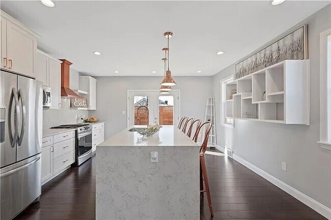 Building Photo - Bright 3-Bedroom Home in Mount Washington,...