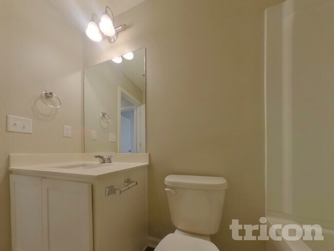 Building Photo - 250 Cottontail Ln