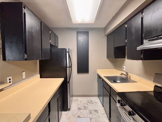 Building Photo - Spacious 2-Bedroom Condo in Denver's Monaco Lakes Community | $1,295/mo