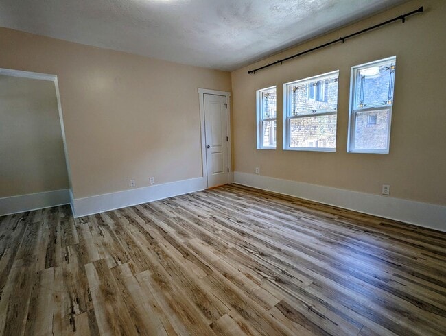Building Photo - Beautiful studio Apartment in the heart of...