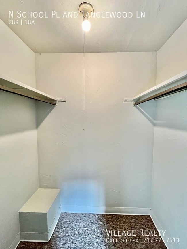 Building Photo - 319 N School Pl