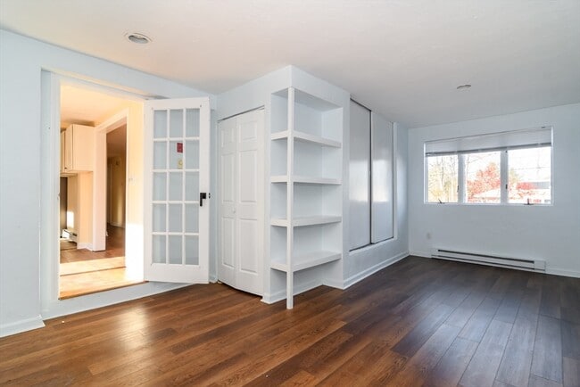 Building Photo - 10 Spring Valley Rd