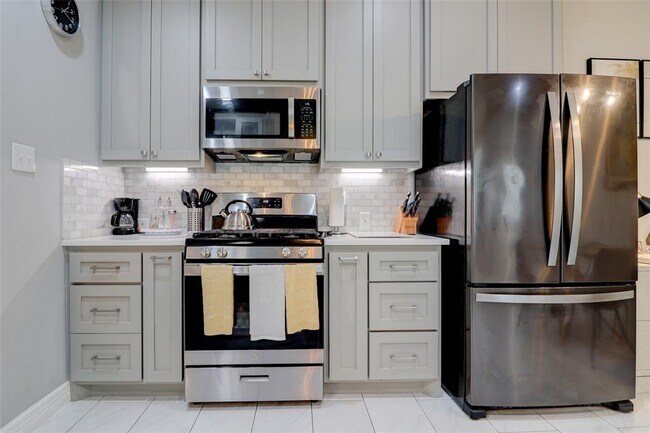Building Photo - 5339 Canyon Hollow Dr
