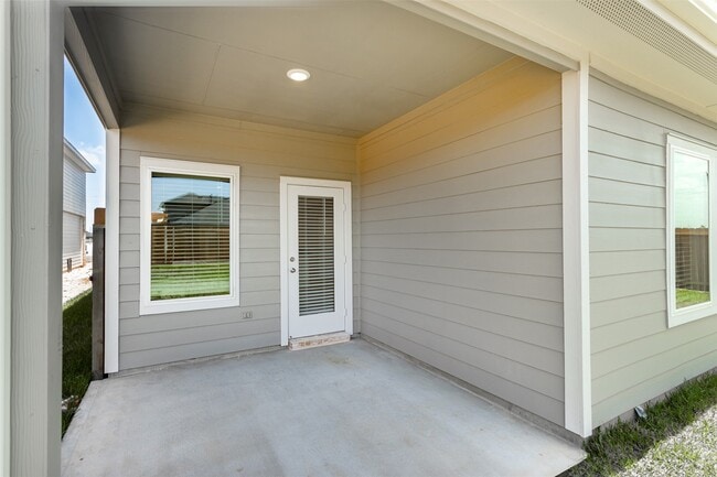 Building Photo - 31707 Theodore Bnd Dr