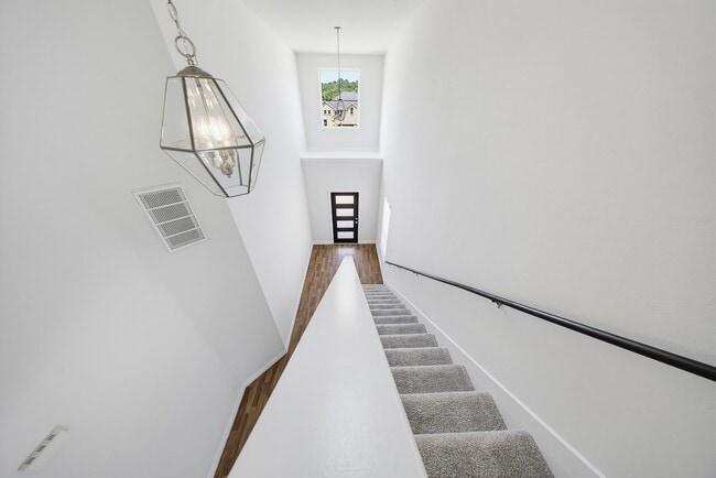 Building Photo - 40615 Guillemont Ln