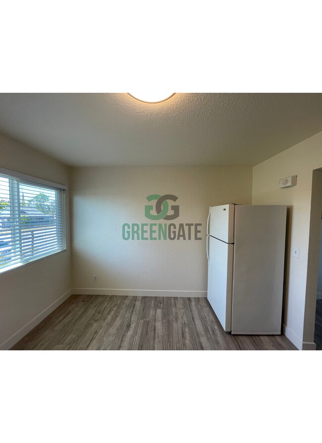 Building Photo - 325 W H St