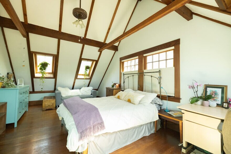 Building Photo - 364 62nd St