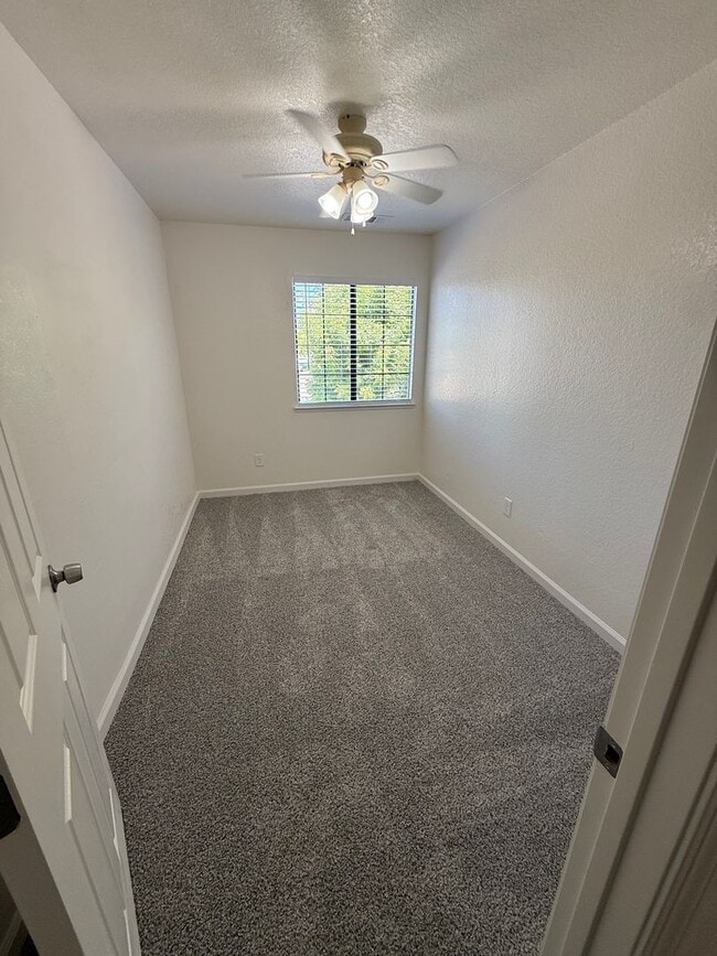 Building Photo - Remodeled Home: 4 Bd/ 2.5 Bath Two Story!