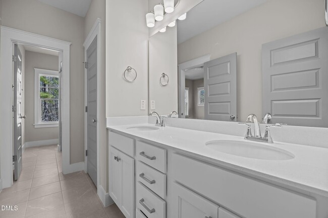 Building Photo - 916 Noisette Ct