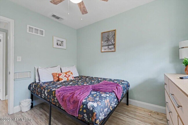 Building Photo - 719 S Shores Rd