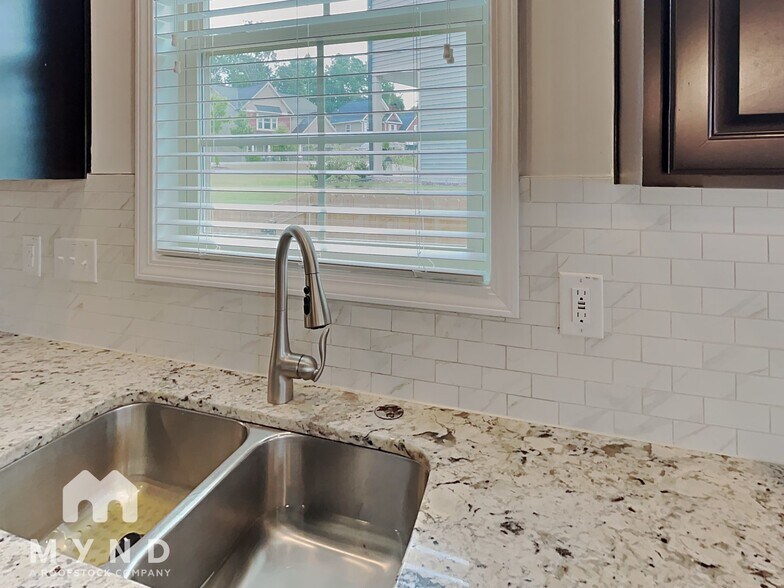 Building Photo - 7377 Birchshire Dr