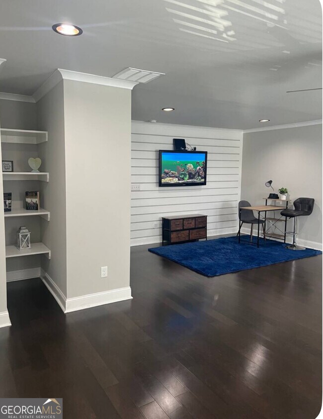 Building Photo - 2668 Memorial Dr SE