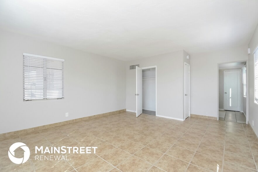 Building Photo - 1754 W Pueblo Vista Blvd