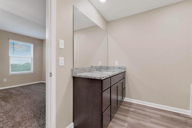 Building Photo - 305 Honeysuckle Ln