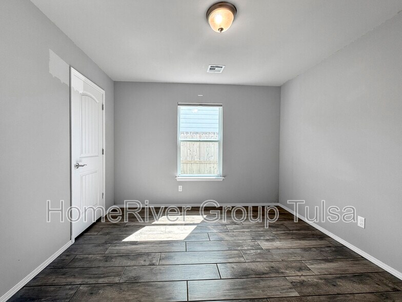Building Photo - 10213 S 233rd E Pl