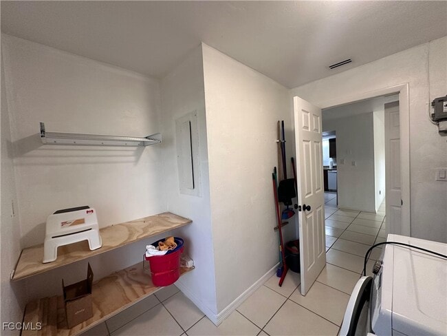 Building Photo - 4517 SW Santa Barbara Pl