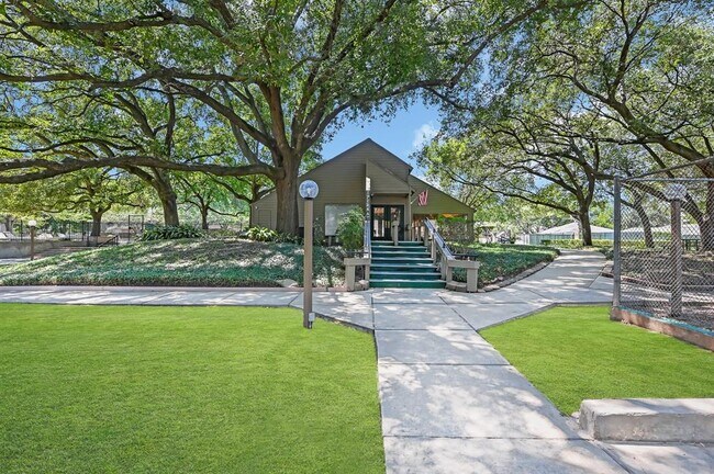 Building Photo - 11528 Riverview Dr