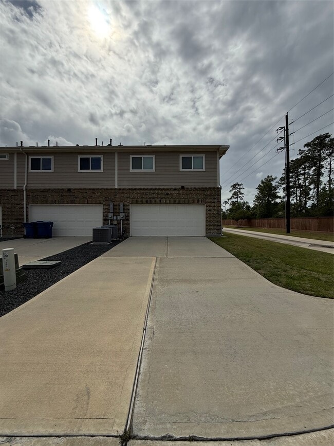 Building Photo - 15850 Perthshire Creek Dr