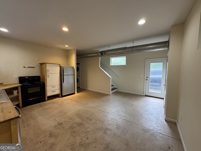 Building Photo - 283 Athens Ave