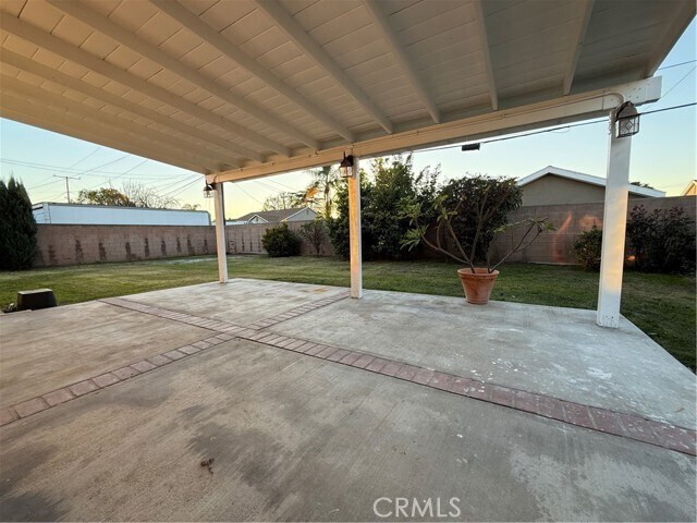 Building Photo - 545 N Toland Ave