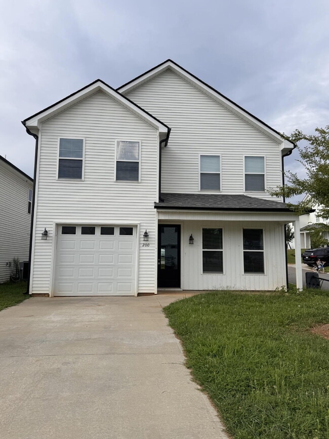 Building Photo - Sign a 12-month lease now and receive the ...