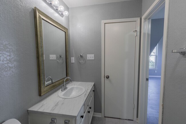 Building Photo - Rawhide Loop, 317/319