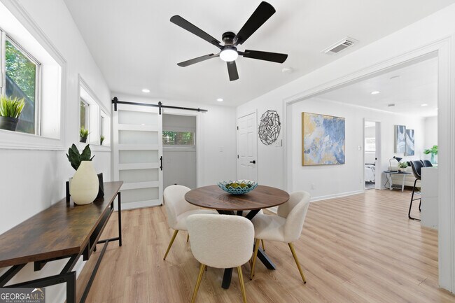 Building Photo - 2541 Santa Barbara Dr NW